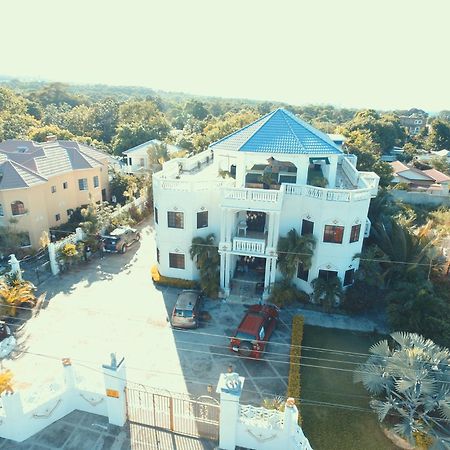 Little Savoy Guest House New Runaway Bay Exteriér fotografie