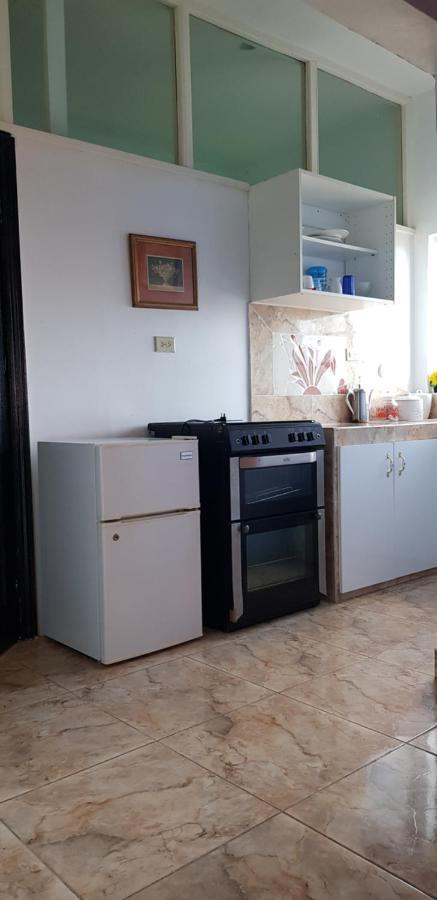Little Savoy Guest House New Runaway Bay Exteriér fotografie