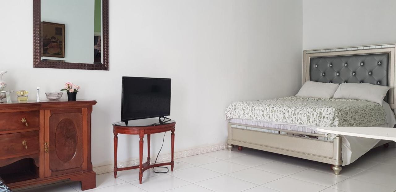 Little Savoy Guest House New Runaway Bay Exteriér fotografie