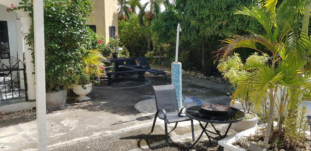 Little Savoy Guest House New Runaway Bay Exteriér fotografie