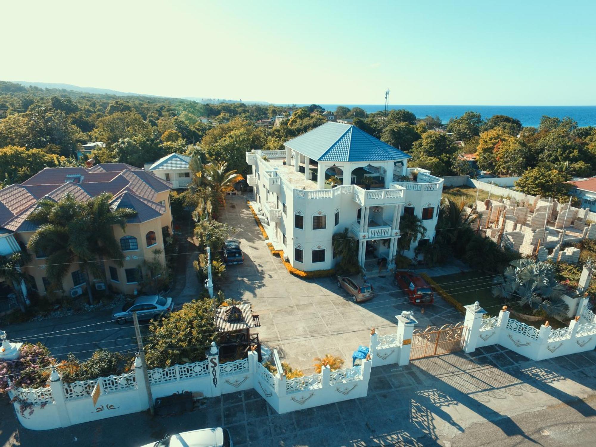 Little Savoy Guest House New Runaway Bay Exteriér fotografie