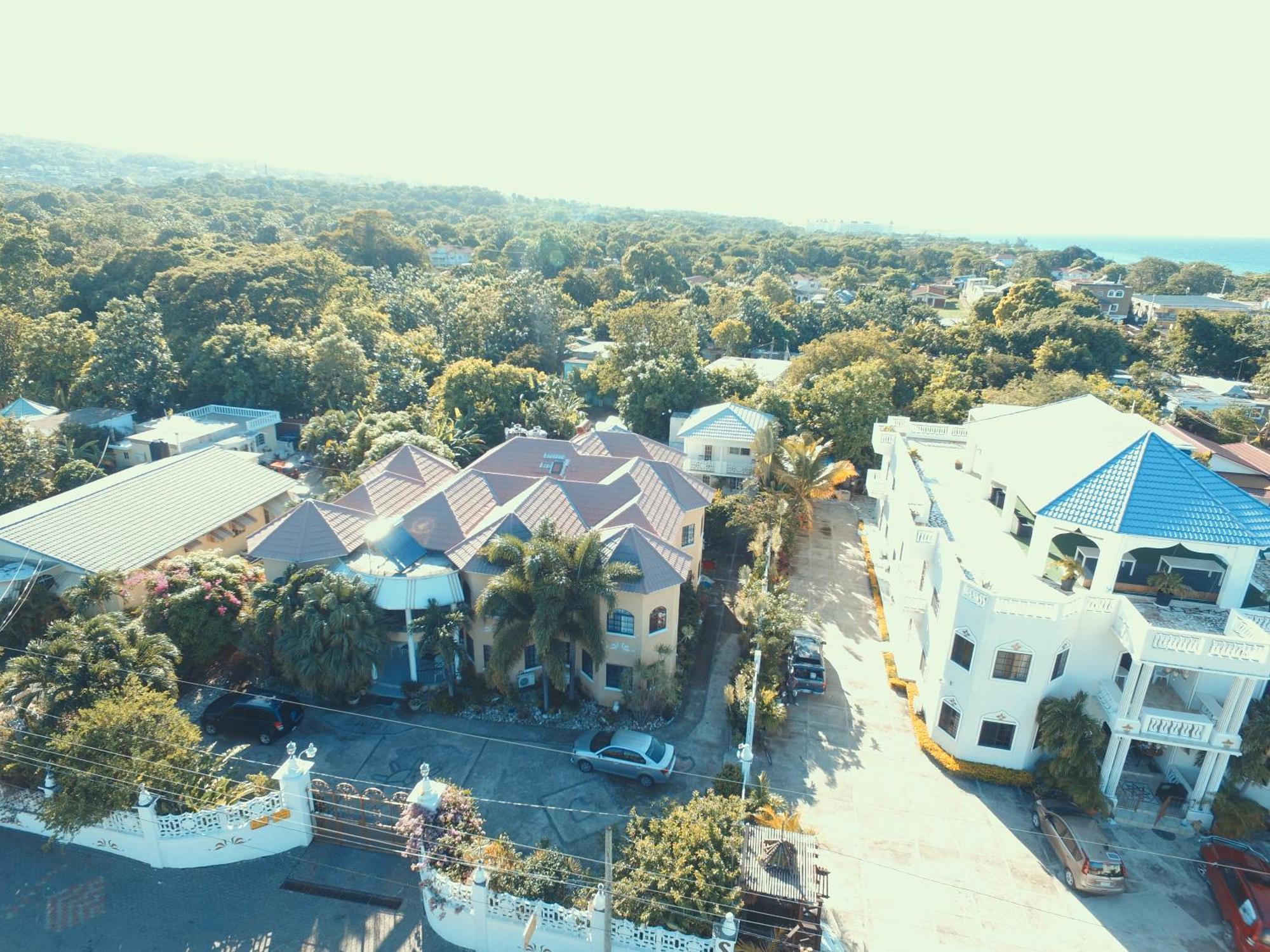 Little Savoy Guest House New Runaway Bay Exteriér fotografie