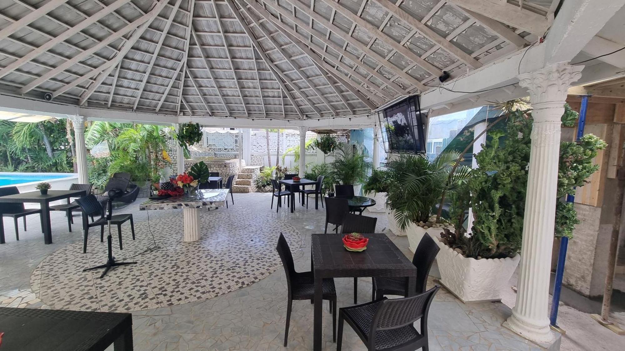 Little Savoy Guest House New Runaway Bay Exteriér fotografie