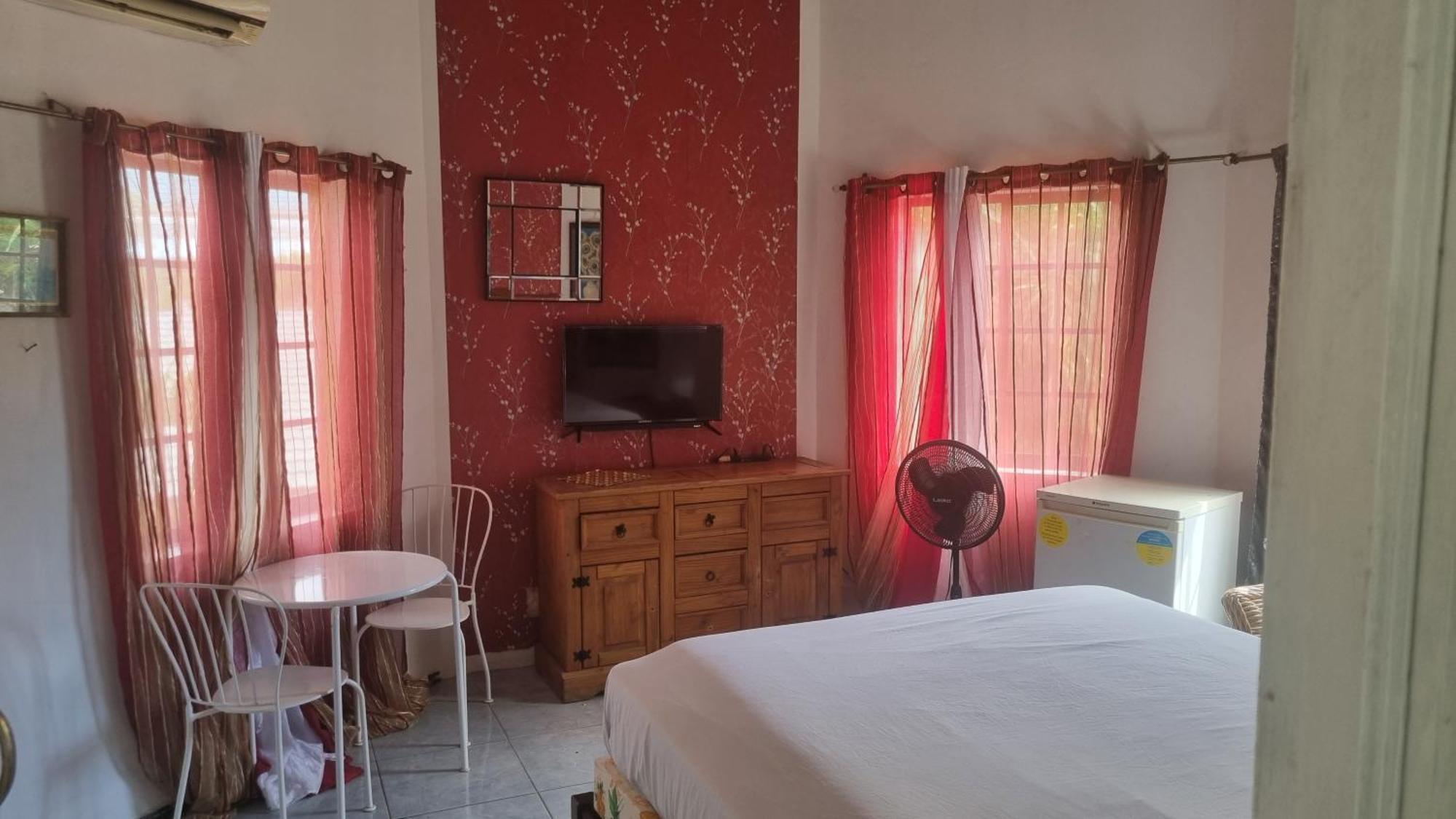 Little Savoy Guest House New Runaway Bay Exteriér fotografie