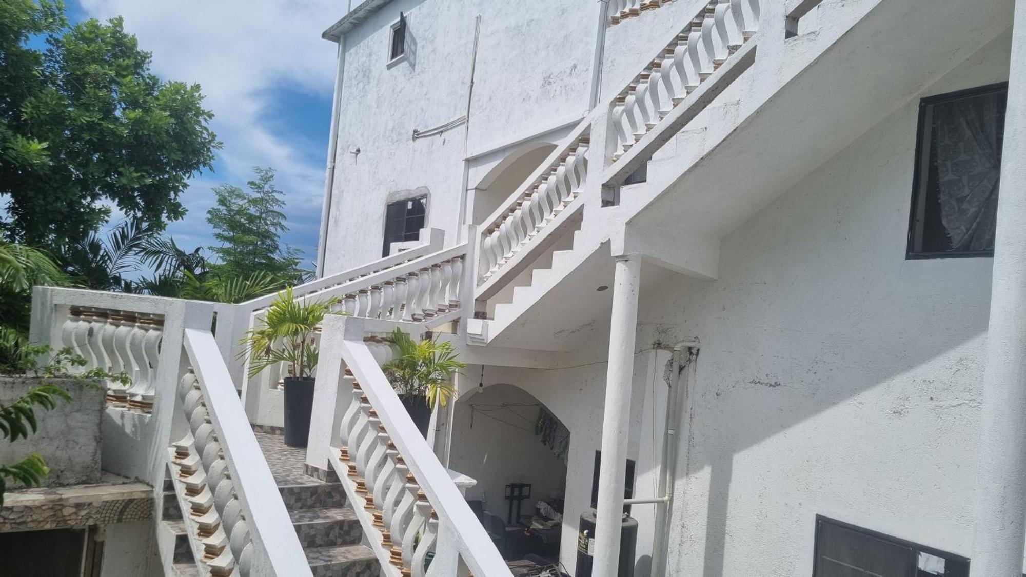 Little Savoy Guest House New Runaway Bay Exteriér fotografie