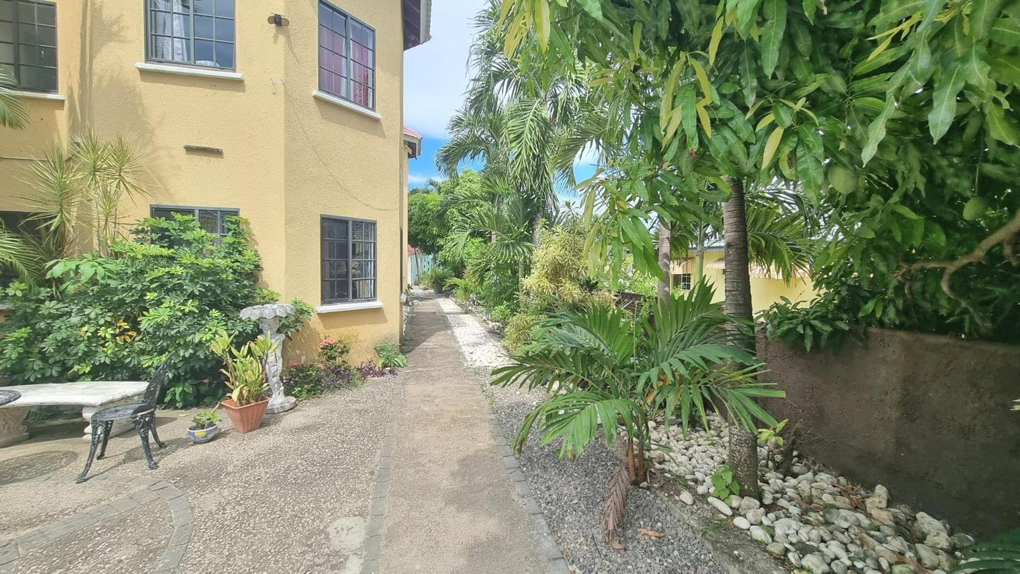Little Savoy Guest House New Runaway Bay Exteriér fotografie