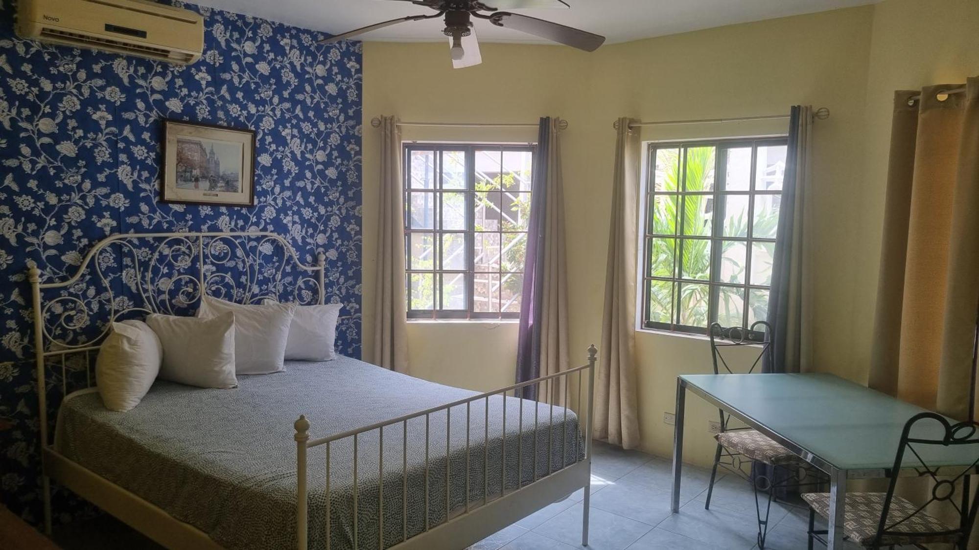 Little Savoy Guest House New Runaway Bay Exteriér fotografie