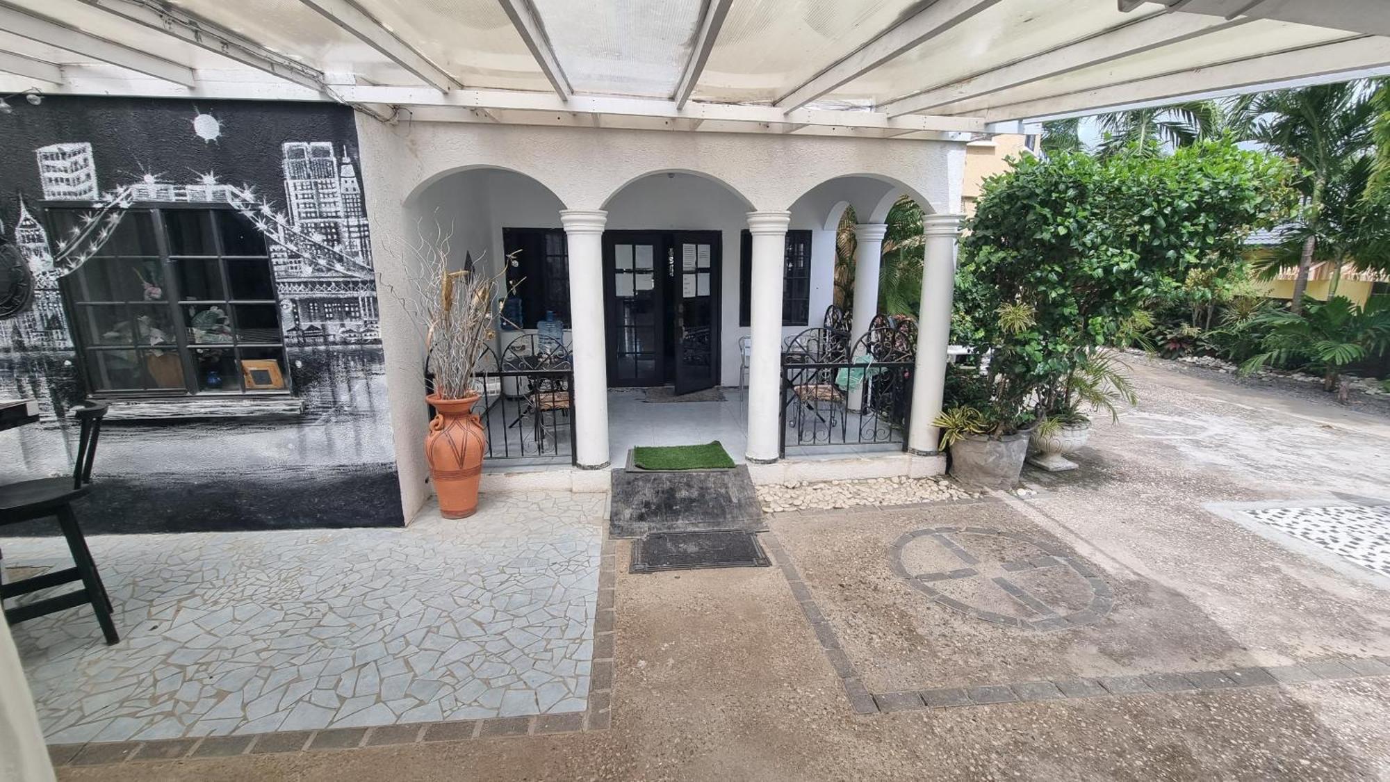 Little Savoy Guest House New Runaway Bay Exteriér fotografie