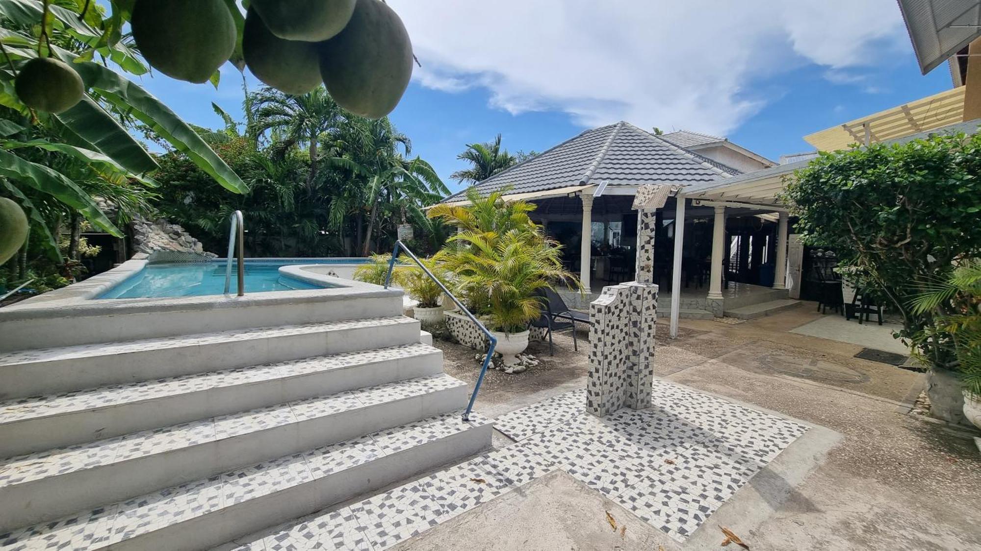 Little Savoy Guest House New Runaway Bay Exteriér fotografie