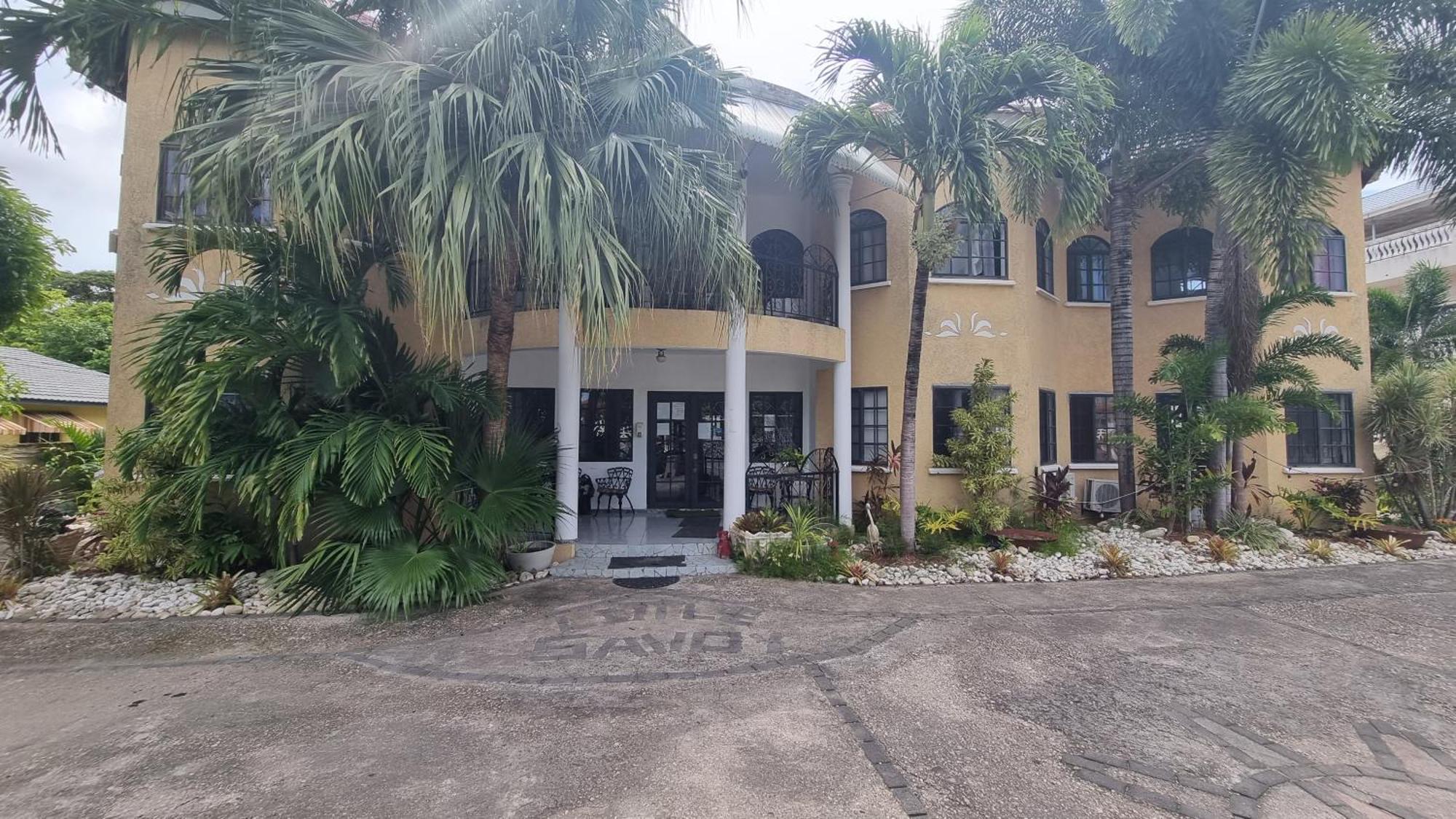 Little Savoy Guest House New Runaway Bay Exteriér fotografie